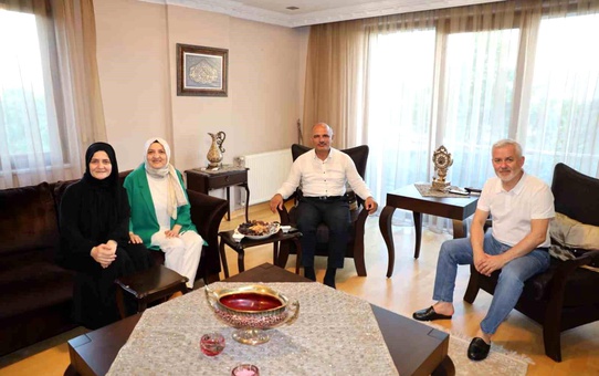 Körfez Belediye Başkanı Şener Söğüt, hacıları ziyaret etti