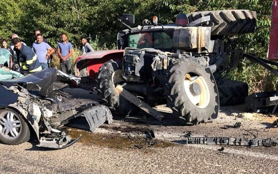Eskişehir'de traktörle çarpışan otomobil sürücüsü hayatını kaybetti