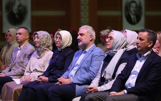 AK Parti İstanbul Kadın Kolları Başkanlığına Saliha Demirer atandı