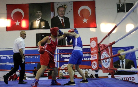 Kars'ta düzenlenen 15 Temmuz Demokrasi ve Milli Birlik Günü Üst Minik Erkekler ve Kadınlar Türkiye Ferdi Boks Şampiyonası