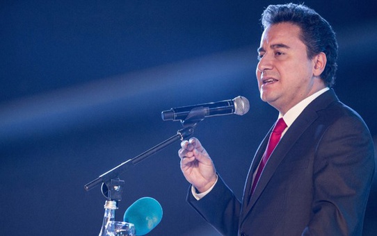DEVA Partisi kurucularından Ramiz Ongun, sert sözlerle görevinden istifa etti