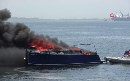 Pendik'te tekne alev topuna döndü