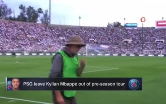 Eski kaleci ve futbol yorumcusu Shaka Hislop canlı yayında bayıldı