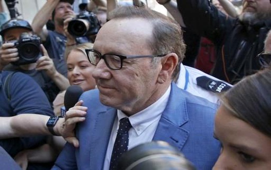 Kevin Spacey, cinsel saldırı suçlamalarından beraat etti