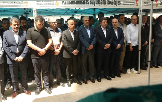 Adalet Bakanı Yılmaz Tunç, Veysi Kaynak'ın annesinin cenaze törenine katıldı