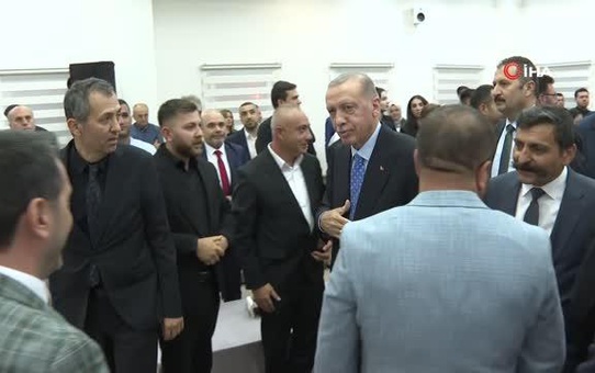 Cumhurbaşkanı Erdoğan Pendik'te Cemevi'ni ziyaret etti