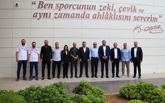 Trabzonspor Başkanı Ertuğrul Doğan, Özkan Sümer Futbol Akademisi'ni ziyaret etti
