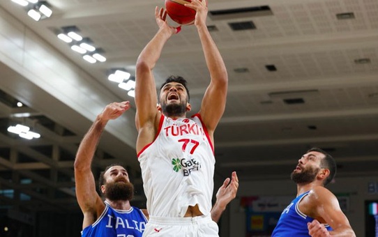 İtalya maçına damga vurdu! Ömer Faruk Yurtseven tarihe geçti