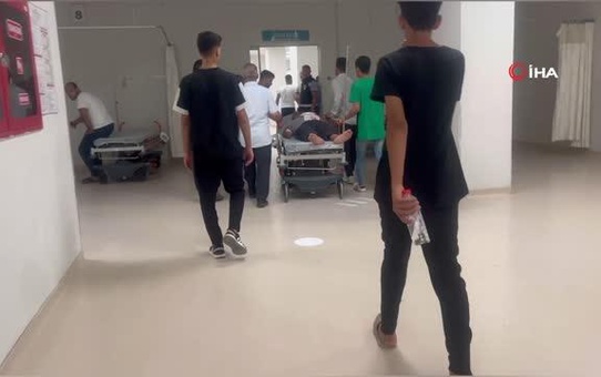 Bahçede otururken eline yorgun mermi isabet etti