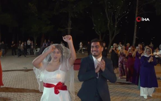 Düğünden 18 yıl sonra gelen sürpriz evlilik teklifi