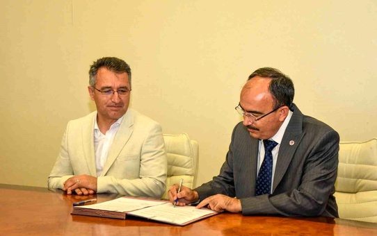 Bilecik Şeyh Edebali Üniversitesi ile Sakarya Üniversitesi Tıp Fakültesi Arasında İş Birliği Protokolü İmzalandı