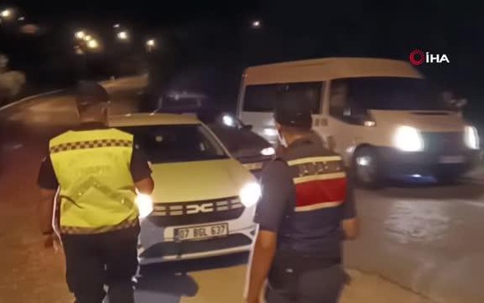 Kamp alanındaki yangın büyüdü, ÖSO'nun eğitim aldığı kışla boşaltıldı