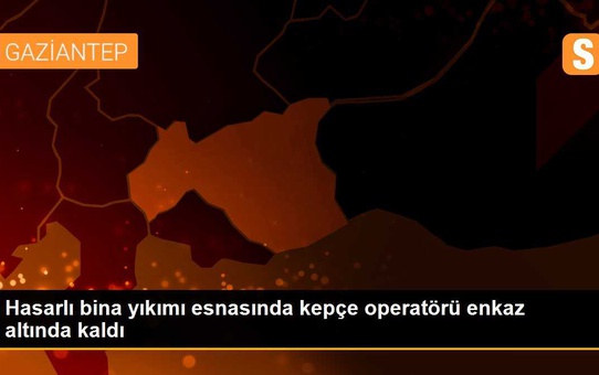 Hasarlı bina yıkımı esnasında kepçe operatörü enkaz altında kaldı