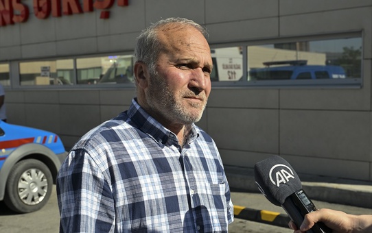 Ankara'da Kamyonun Üzerine Devrildi, Sürücü Ölümden Saniyeyle Kurtuldu