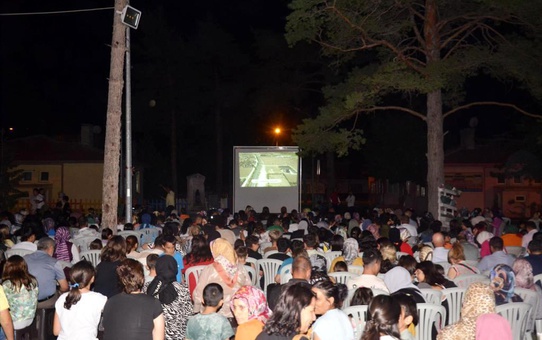 Ereğli Belediyesi, Açık Hava Sinema Etkinliği Düzenliyor