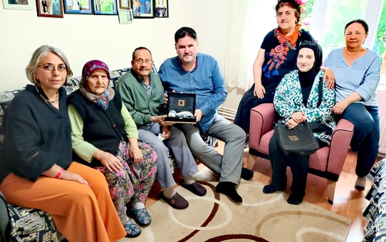 Balıkesir Kent Konseyi Şehre Vefa Meclisi Üyeleri 50 Yılını Aşmış Çiftleri Ziyaret Ediyor