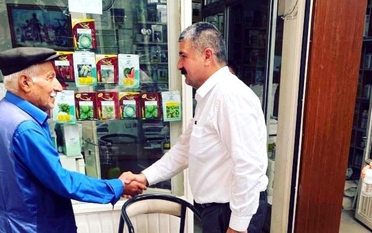 AK Parti İlçe Başkanı İsmail Sümer, Adıyaman'ın Besni ilçesinde esnaf ve vatandaşlarla buluştu