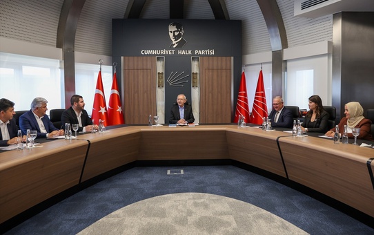 Kılıçdaroğlu, CHP Ankara İl Başkanı Ali Hikmet Akıllı'yı kabul etti