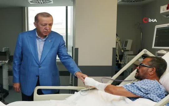 Cumhurbaşkanı Erdoğan, Ali ve Vuslat Sabancı çiftini hastanede ziyaret etti