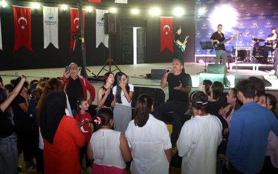 Derince Gençlik Festivali Gökhan Birben konseriyle sona erdi