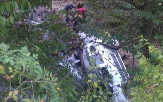 Artvin'de şarampole yuvarlanan cipte 1 kişi hayatını kaybetti