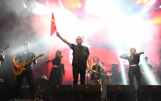 Torbalı'nın Kurtuluş Şenlikleri Haluk Levent Konseriyle Son Buldu