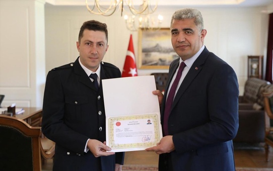 Polis Memuruna Duyarlı Davranışından Dolayı Başarı Belgesi