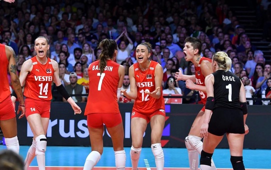 A Milli Kadın Voleybol Takımı Hisamitsu Springs'i 4-0 Yendi