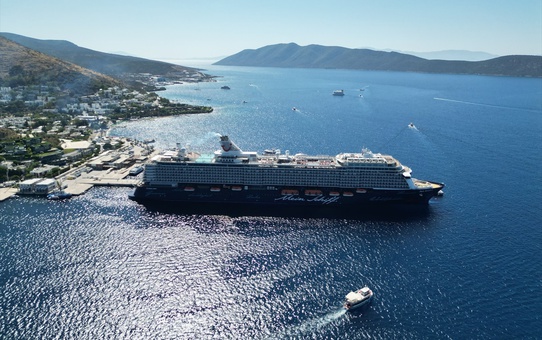 Malta bayraklı kruvaziyer Mein Schiff 5 Bodrum'u ziyaret etti