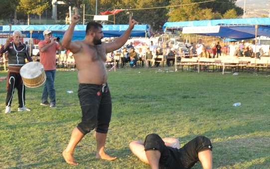 Hamamözü Karakucak Güreşleri'nde Bekir Eryücel başpehlivan oldu