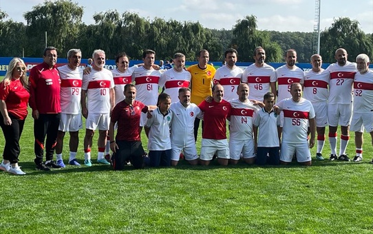TBMM Futbol Takımı, Romanya'da düzenlenen Parlamenterler Turnuvası'nda ikinci oldu