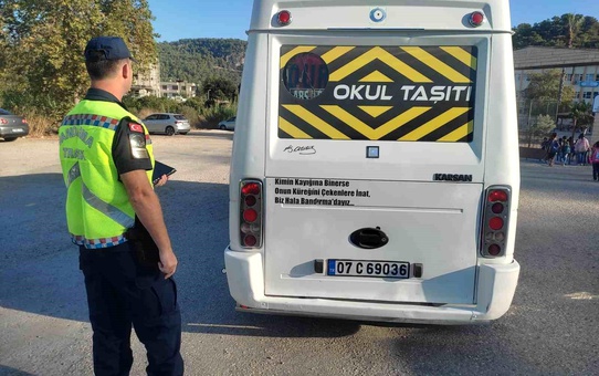 Antalya'da Okul Servis Araçları Denetlendi