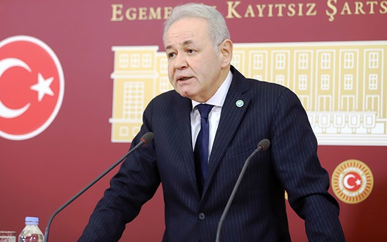 Eski Milletvekili Aydın Adnan Sezgin, İYİ Parti'den online olarak istifa etti