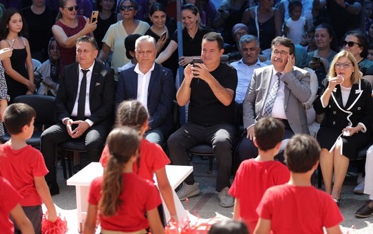 Acun Ilıcalı, Alper Baycın'ın adının yaşatıldığı etkinlik merkezinin açılışını yaptı