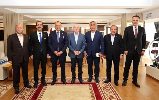 MHP Gümüşhane ve Erzurum İl Başkanları Erzurum Büyükşehir Belediye Başkanı Sekmen'i ziyaret etti