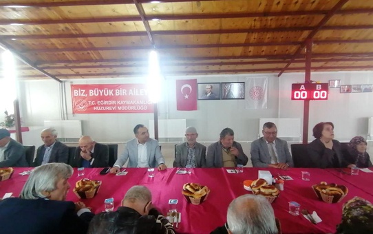 Eğirdir Huzurevi'nde Yaşlılar Günü Kutlaması