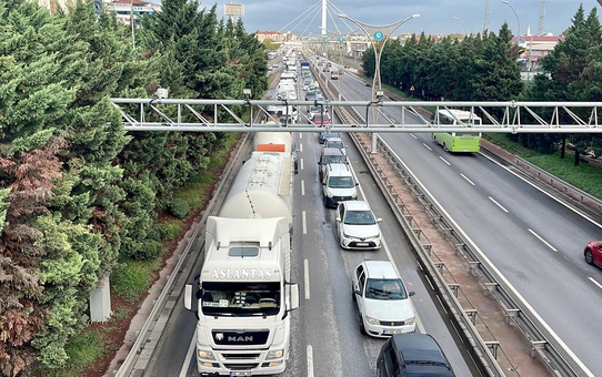 İzmit'te Zincirleme Kaza: 1 Yaralı, Ulaşım Aksadı