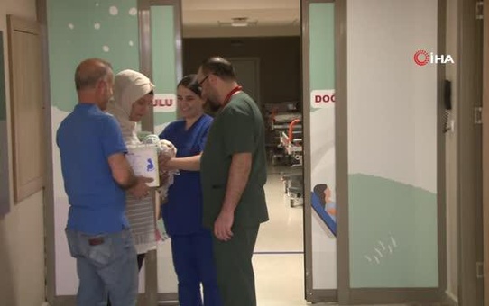 Bağırsaklarından kangren olan 35 haftalık bebek geçirdiği iki ameliyatla sağlığına kavuştu