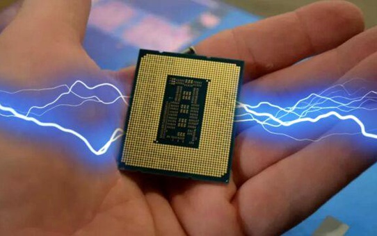 Intel Core i9-14900K, AMD Ryzen 9 7950X3D'yi solladı!
