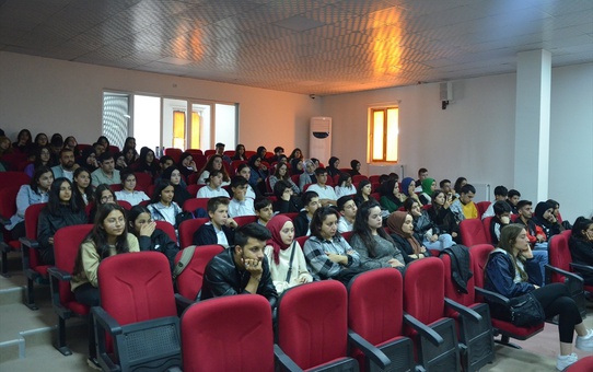 Kahramanmaraş'ta 1. Akdeniz Bienali kapsamında şiir paneli düzenlendi