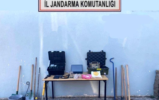 Tekirdağ Şarköy'de Kaçak Kazı Yapan Grup Jandarma Tarafından Yakalandı