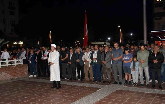 İzmir'de İsrail'e tepki mitingi düzenlendi