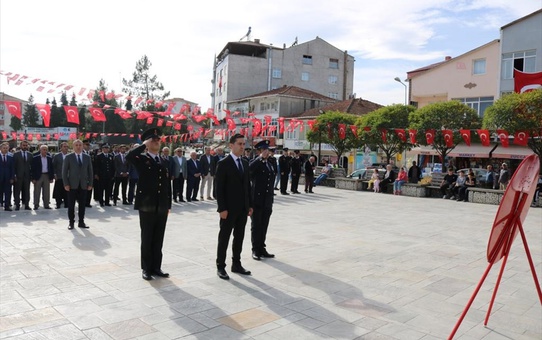 Samsun'un Asarcık ilçesinde Cumhuriyet Bayramı çelenk sunma töreni düzenlendi