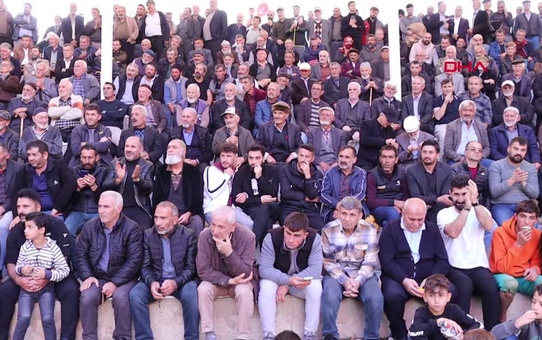 Uzundere'de 100. Karakucak Güreşleri'nde Fatih Yaşarlı Başpehlivan
