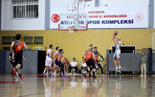 Sakarya Büyükşehir Belediye Spor, Eskişehir Birey Koleji'ni mağlup etti