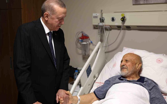Cumhurbaşkanı Erdoğan, eski Devlet Bakanı Aksay'ı hastanede ziyaret etti
