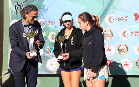 Türkiye Cumhuriyeti'nin 100. Yılı Sonbahar Büyükler Tenis Turnuvası Sona Erdi