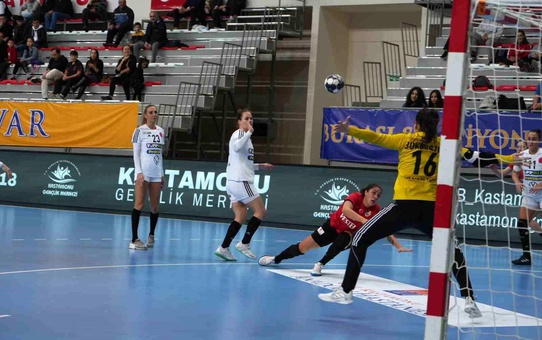 Kastamonu Belediyespor, Macaristan'ın Praktiker-Vaci K takımına yenilerek Avrupa'ya veda etti