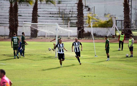 Kuşadasıspor, Büyükçekmece Tepecikspor'u 4-0 mağlup etti
