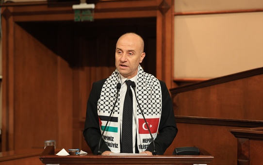 İBB Meclisi'nde 'taksilere fazla ücretle yaptırılan iç dizayn ve kamera sistemleri' gündeme getirildi